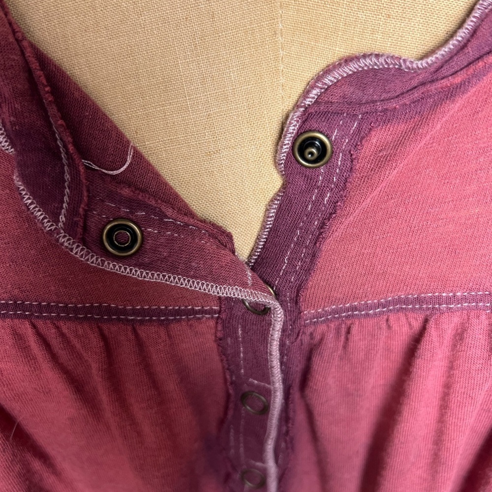 We the Free women’s sleeveless plum color tunic with snaps small - Picture 3 of 7